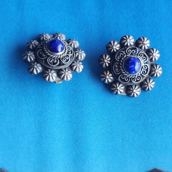 Elegant  STERLING Silver and LAPIS  Floral EARRINGS~ Clip On's - Picture 1 of 5